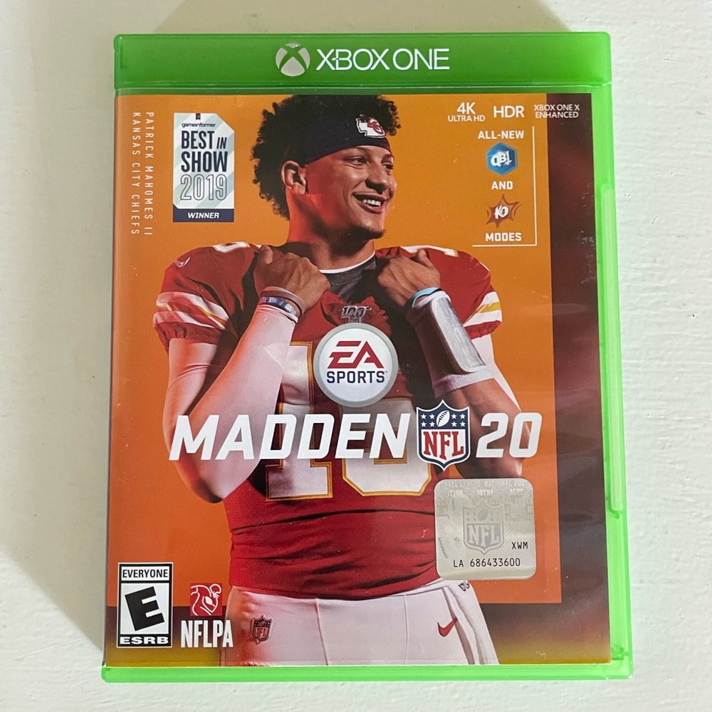 XBOX ONE MADDEN SET 20. Very good condition. No defects.